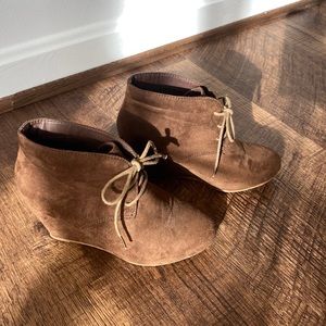 Wedge shade bootie